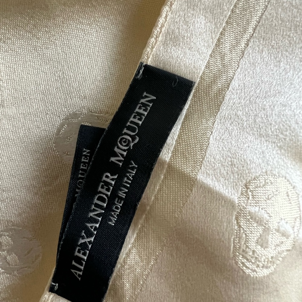 NWT Alexander McQueen silk skull scarf